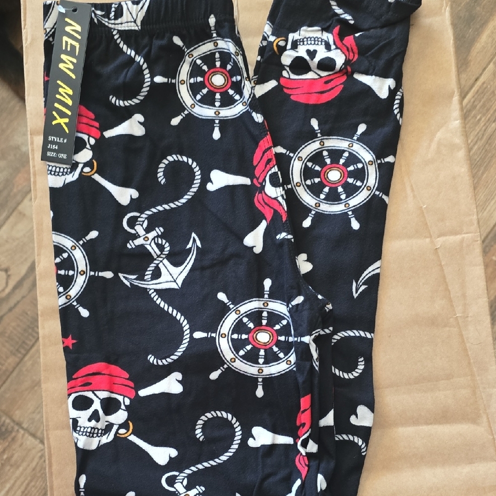 New Mix Pirates Skull Black Leggings NWT